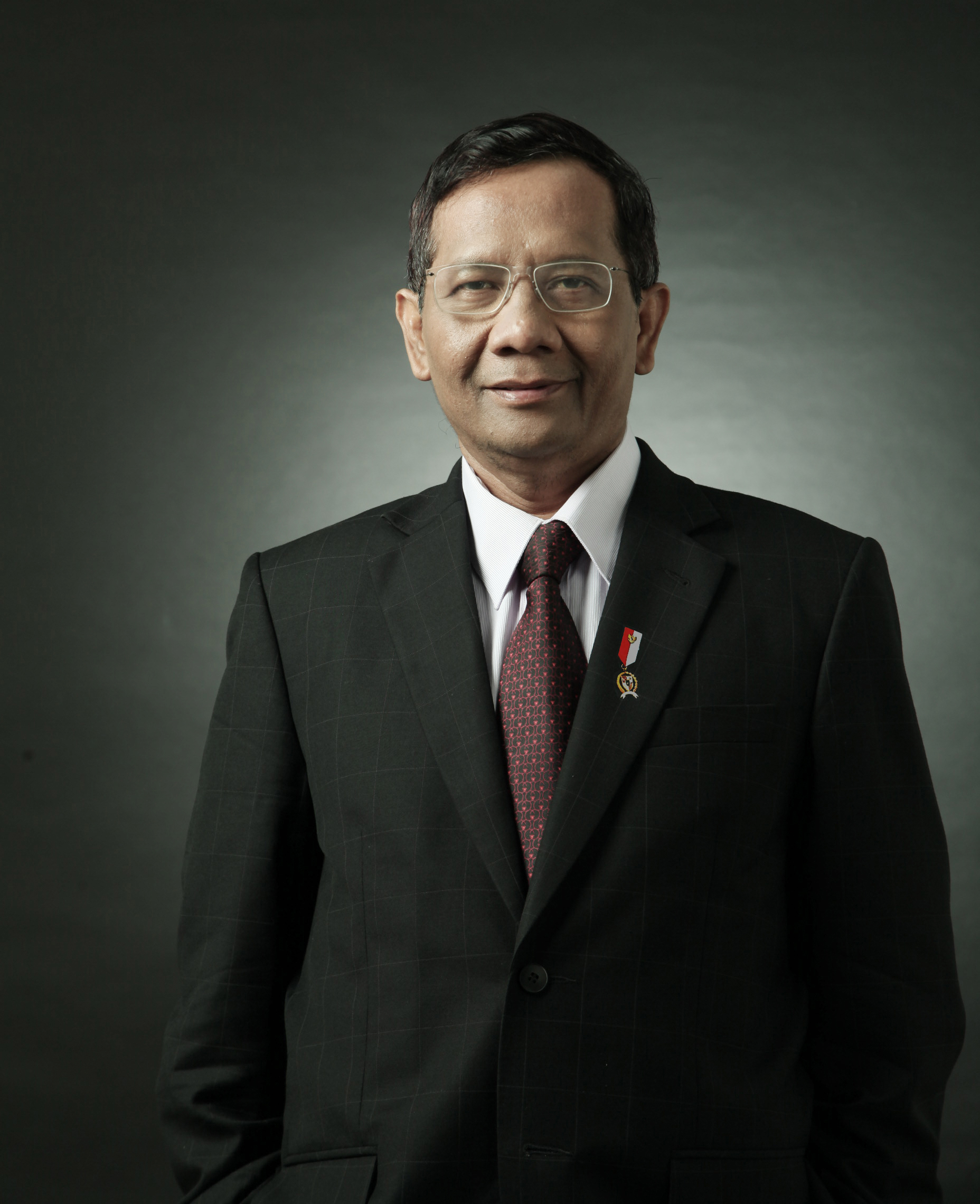 Mahfud MD Pertanyakan Vonis Harvey Moeis: “Publik Wajar Curiga”